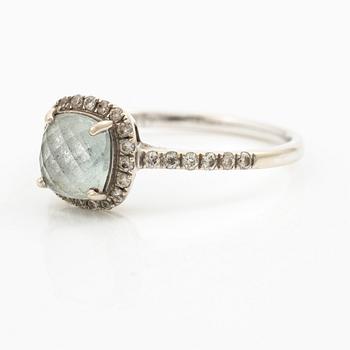 Ring, 18K vitguld med blå topas och briljantslipade diamanter.