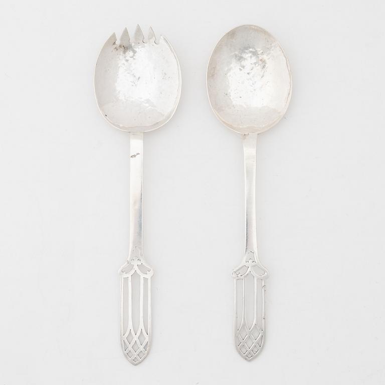A pair of silver salad servers, London, England 1921-23.