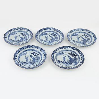 A 29-piece blue and white Chinese dinner service, Qianlong (1736-95).