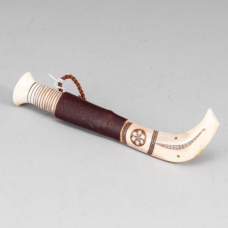 JON OLA UTSI, a Sami reindeer horn knife, signed Jon O. Utsi.