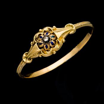 ARMBAND, 18K guld, diamant, emaljerad dekor. Otydlig mästarstämpel Stockholm 1847. Vikt 17,8 g.