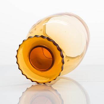 Gunilla Jung, pokaali, signeerattu Gunilla Jung, Karhula, epäselvä päiväys. Suunniteltu 1937.