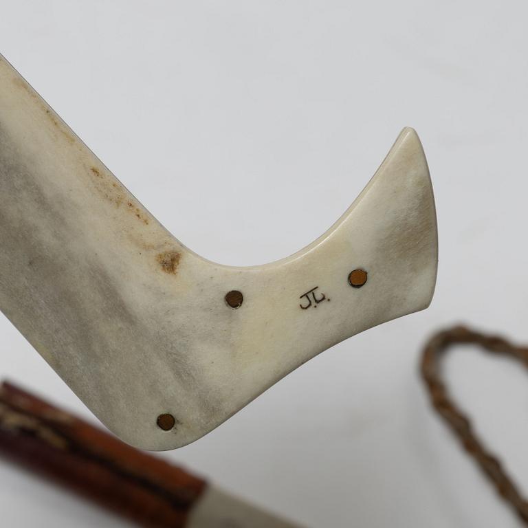 Eight knives, of which seven are half-horn knives, signed.