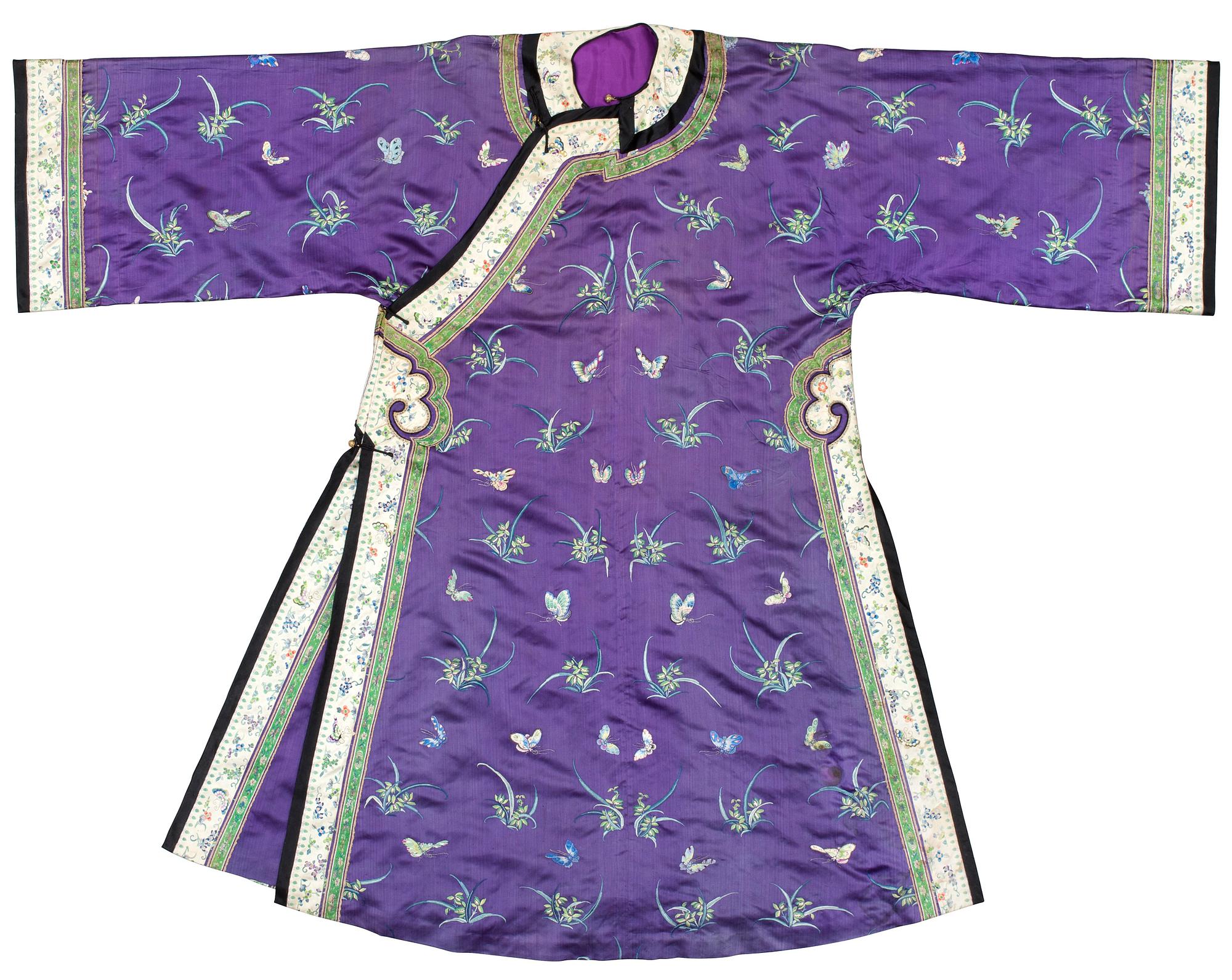 A silk coat, late Qing dynasty. Height 136 cm.