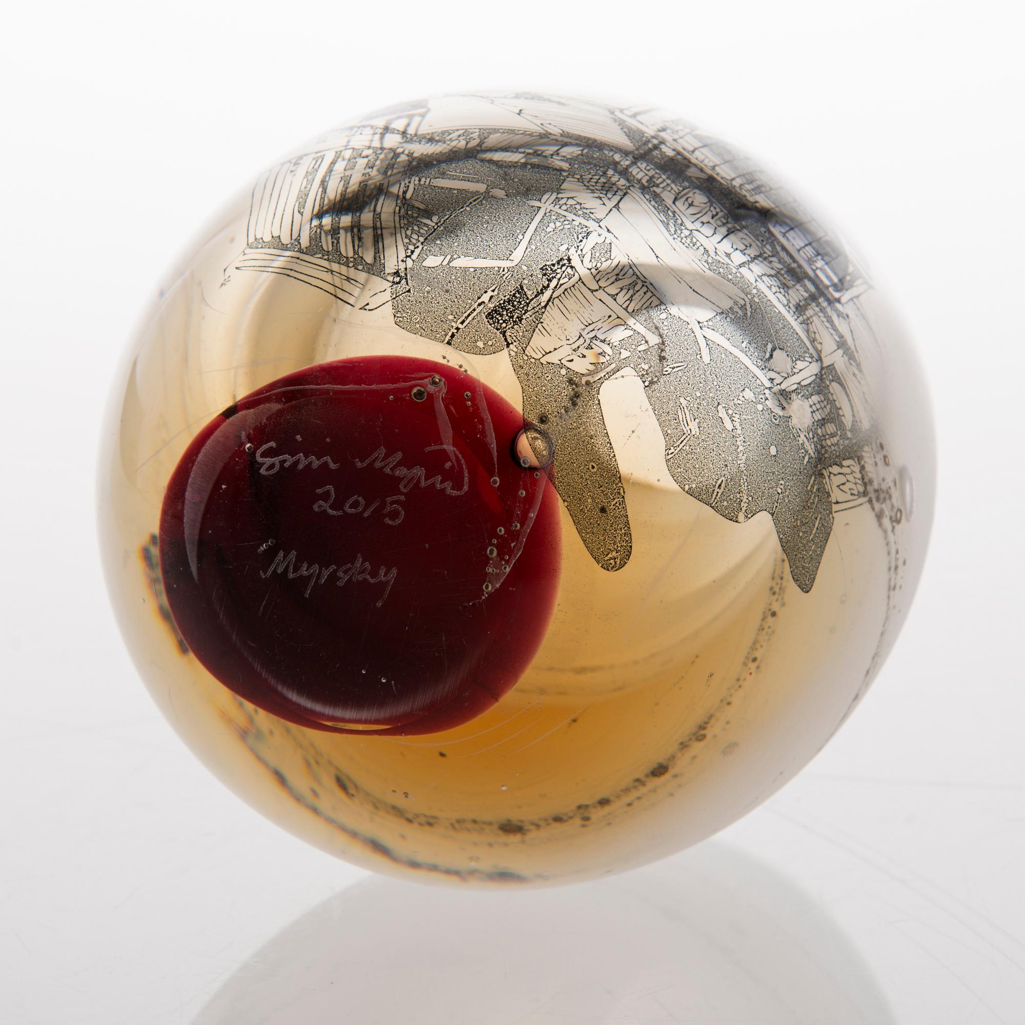 A graal vase signed Sini Majuri 2015.