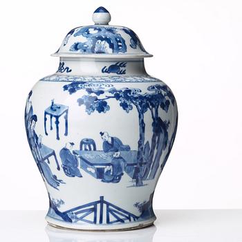 A blue and white 'ladies' jar with cover, Qing dynasty, Kangxi (1662-1722).