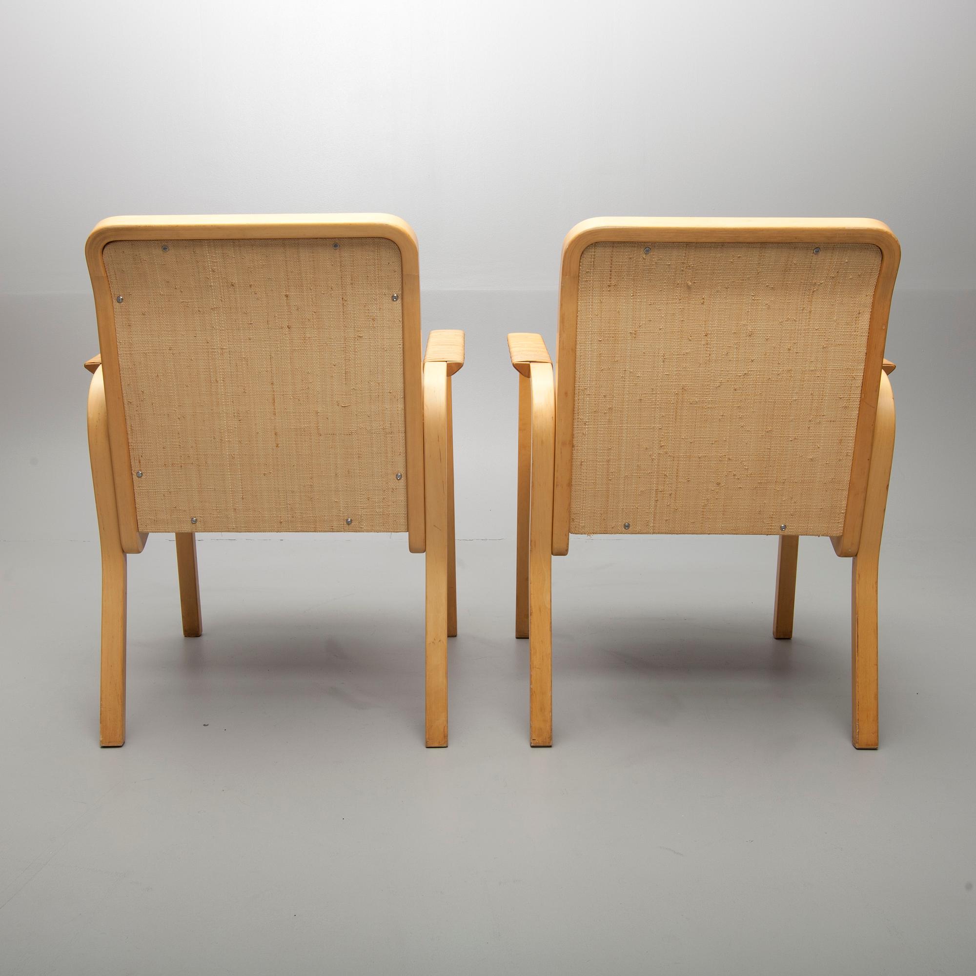 KARMSTOLAR, ett par, modell 45, Alvar Aalto, Artek. Modellen formgiven 1947.