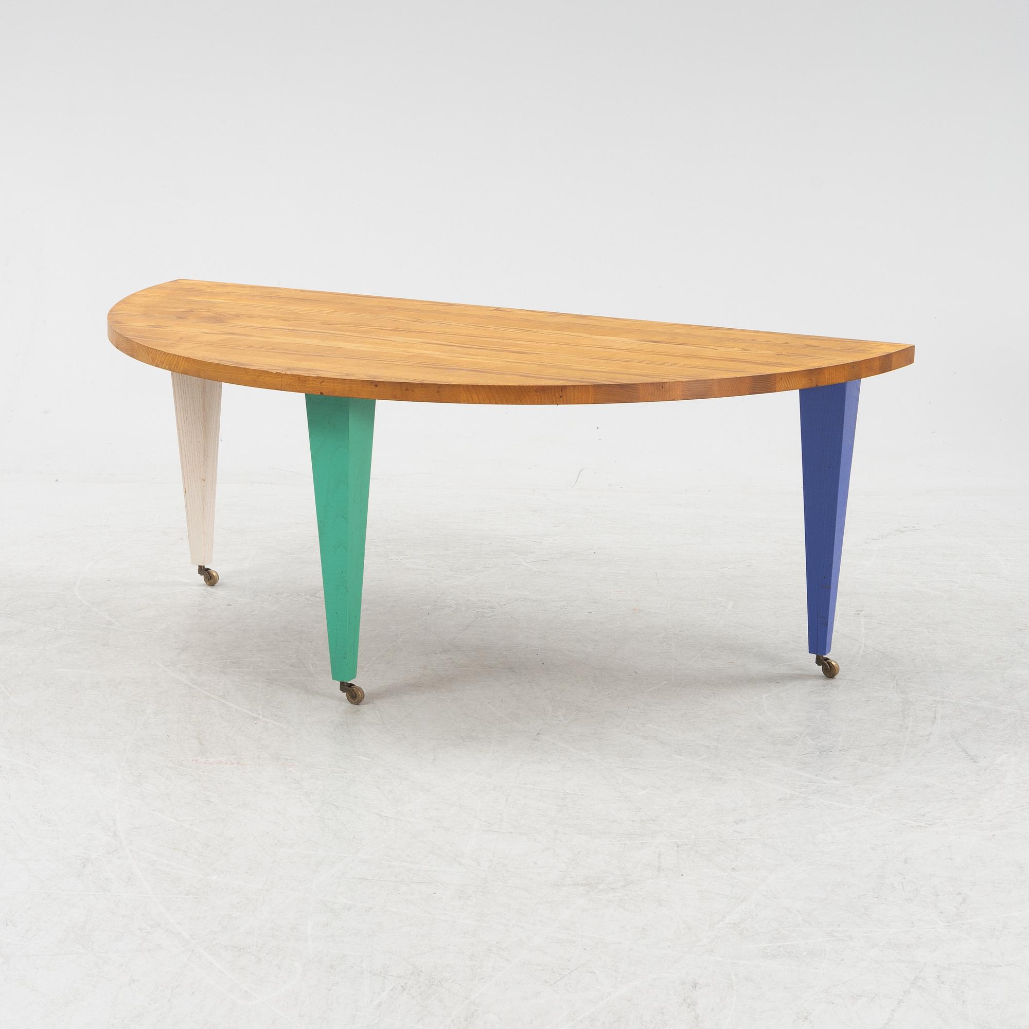 Jonas Bohlin, soffbord, ur serien "Obelisk", Källemo. Modellen formgiven 1991.