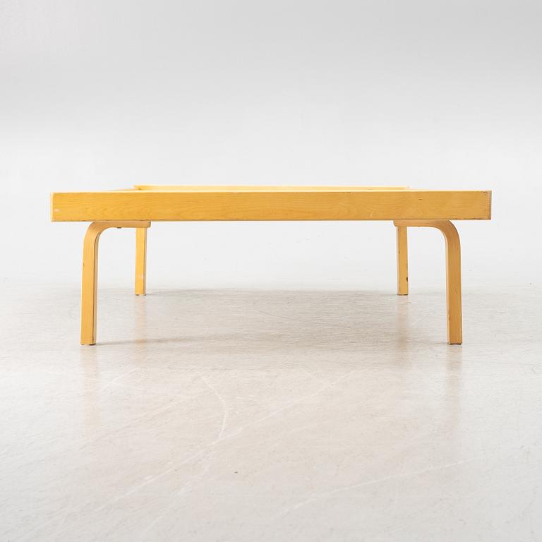 Alvar Aalto, Daybed/bed, model 710, Artek, second half of the 20th century.