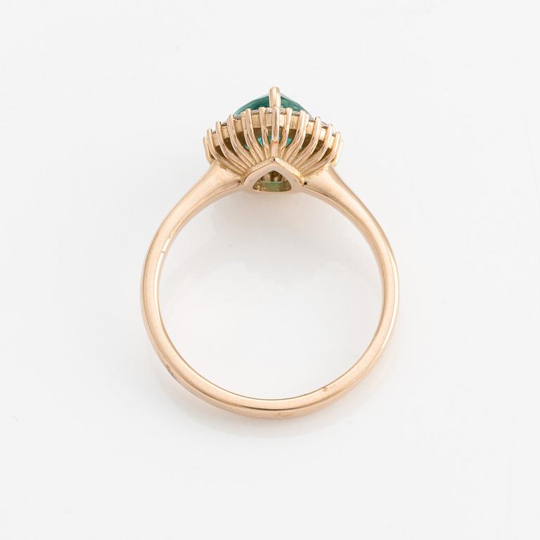 Ring with pear-shaped emerald and brilliant-cut diamonds.