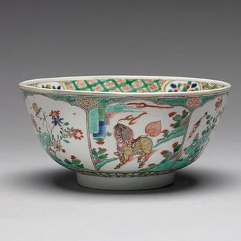 SKÅL, porslin. Qingdynastin, Kangxi (1662-1722).