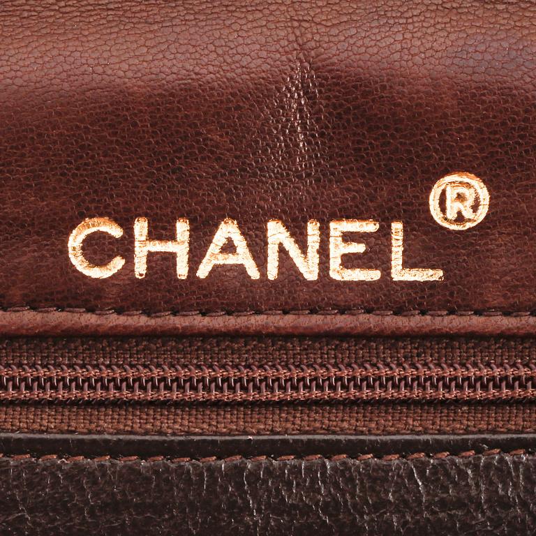 CHANEL, axelremsväska.