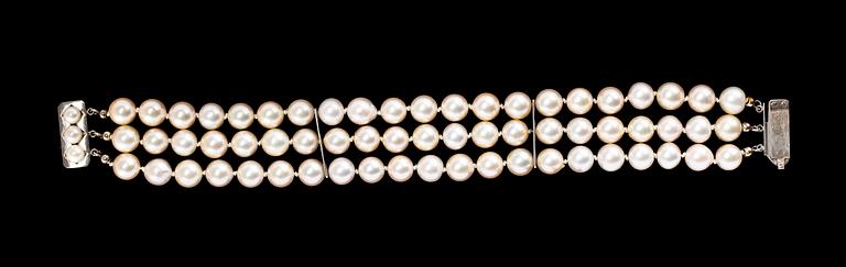 BRACELET, three strand cultured pearls, 7,5 mm.