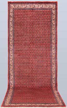 Gallerimatta, Sarouk, ca 315 x 113 cm.