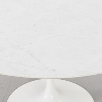 AN EERO SAARINEN "TULIP" TABLE, Knoll International.