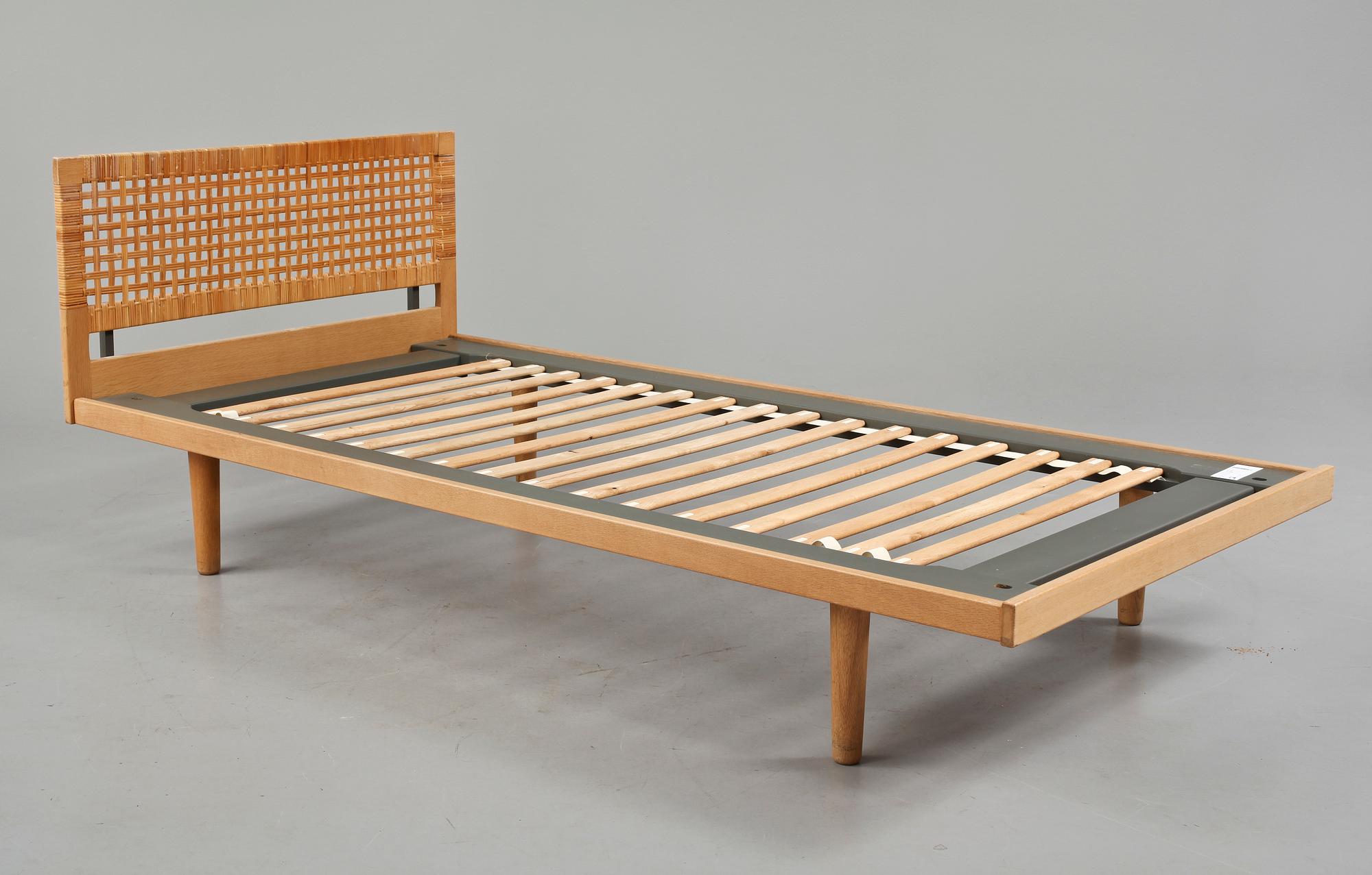 SÄNGRAM, Hans J Wegner, Ry möbler, Danmark, 1900-talets andra hälft.