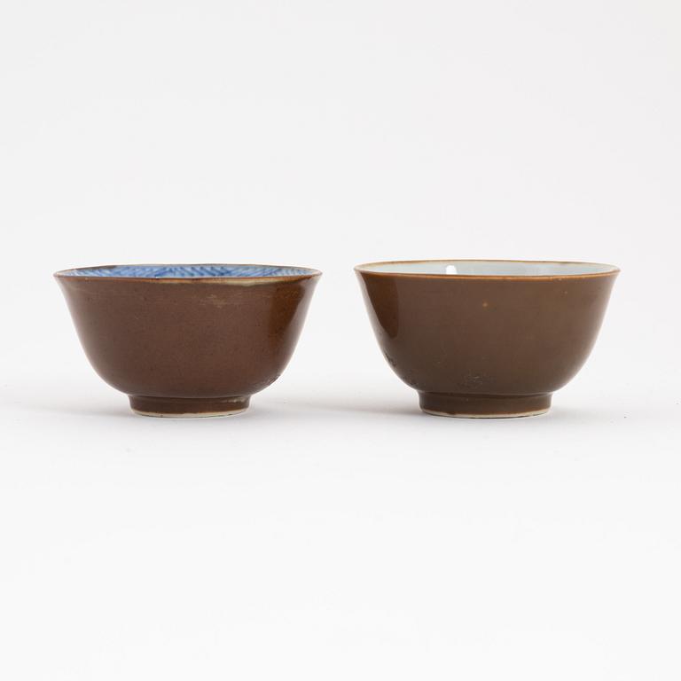 A set of two blue and white capuciner glazed cups, Qing dynasty, Qianlong (1736-95).