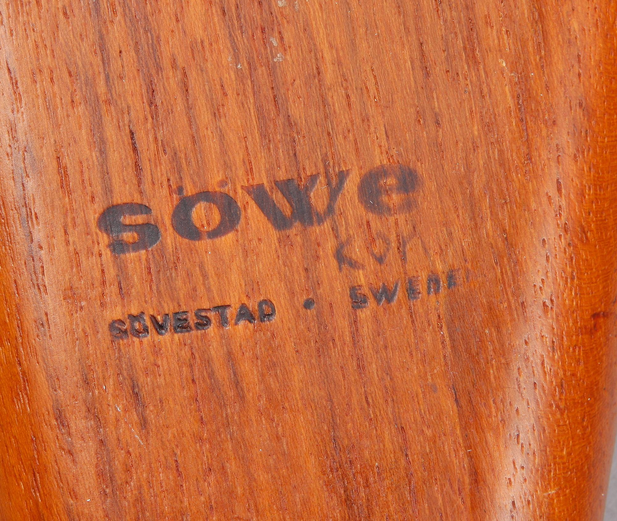 BRICKOR, 2 st, samt SKÅL, teak, bla Söwe, 1950-tal.