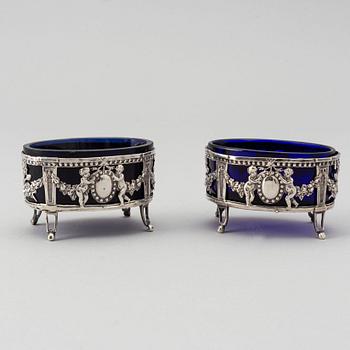 Andre-Alexandre Guignard, saltkar, ett par, silver, Paris 1783.