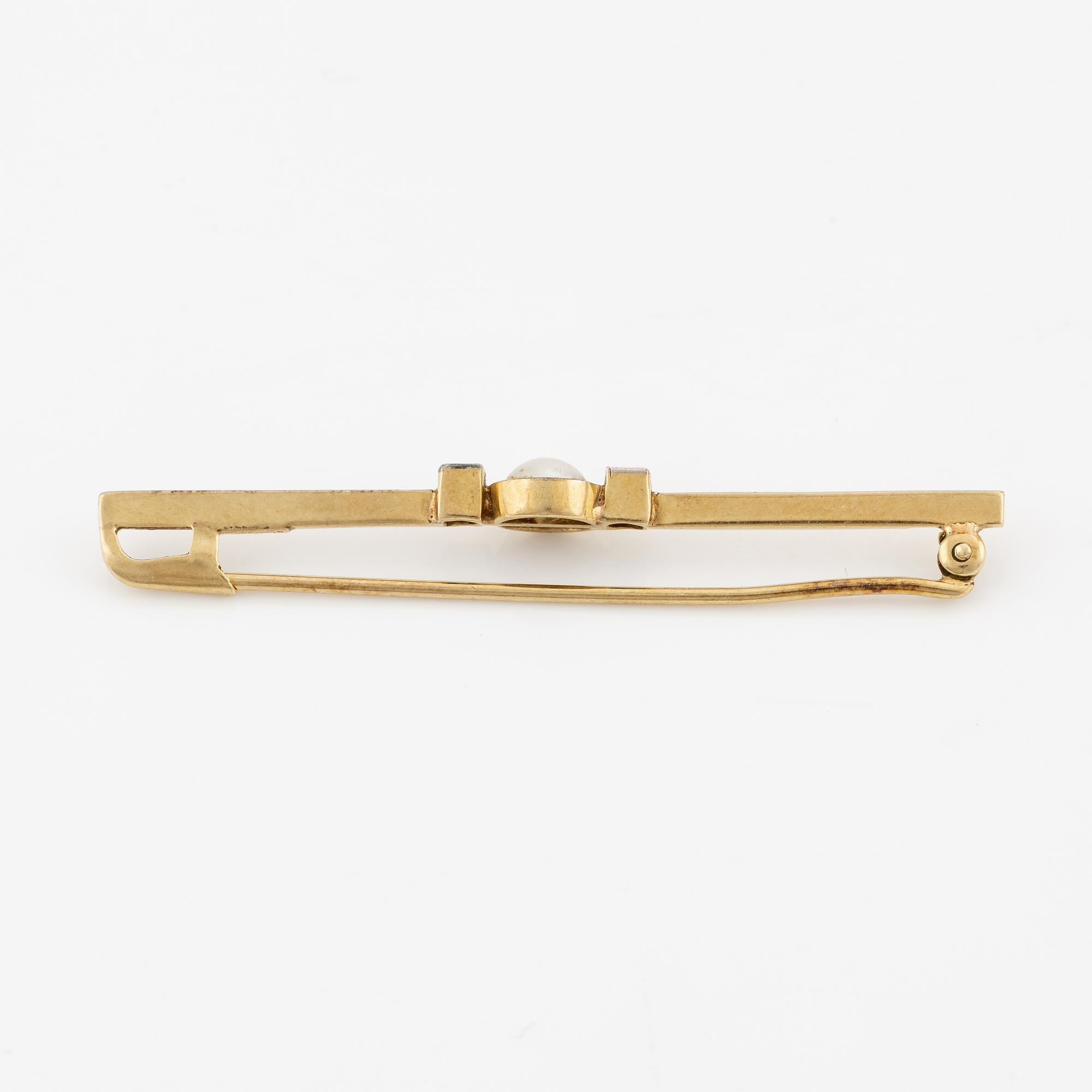 Brooch, brooch pin, gold with pearl and old-cut diamonds.