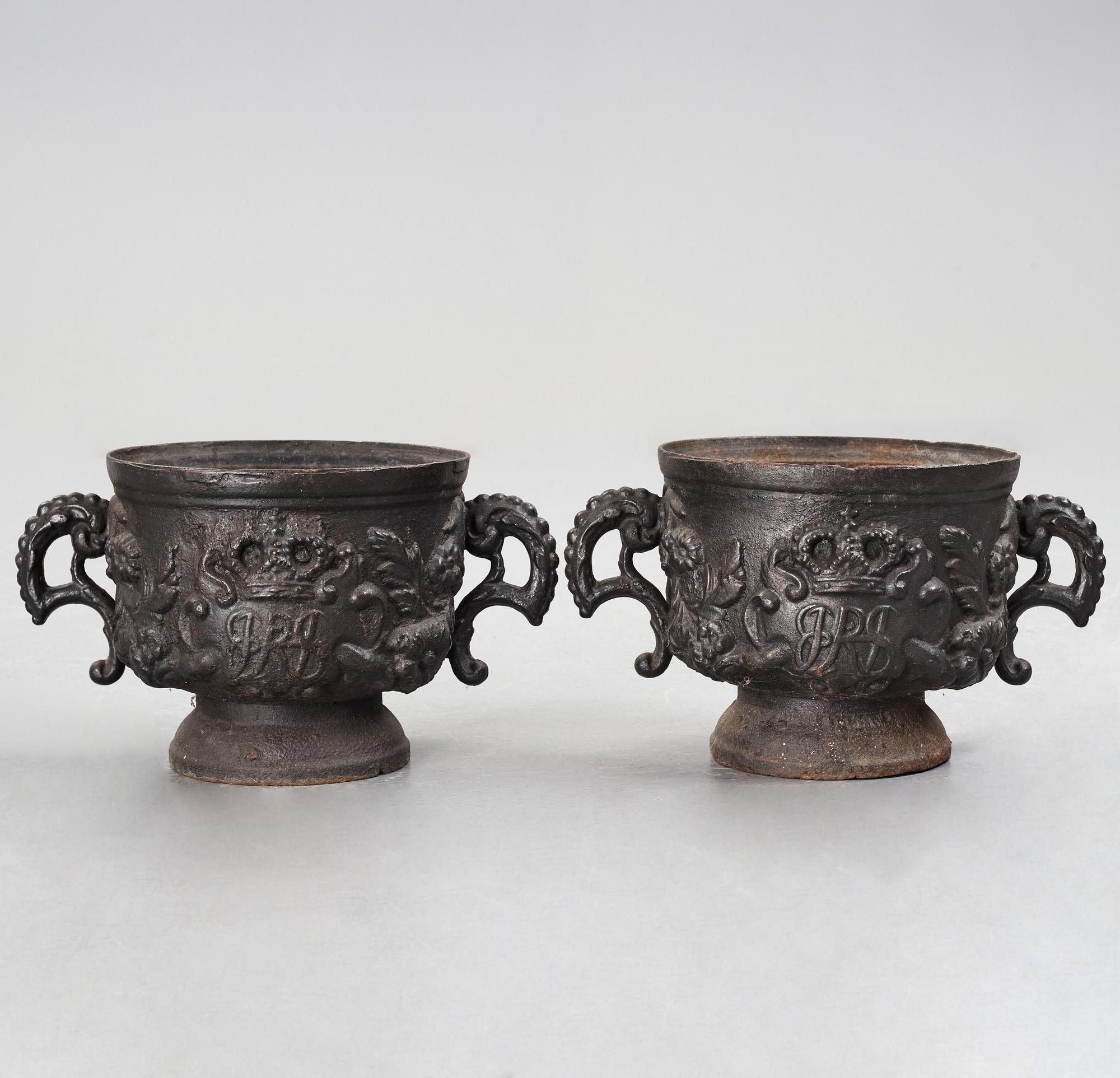 TRÄDGÅRDSURNOR ett par, Sverige, sannolikt 1920-tal.