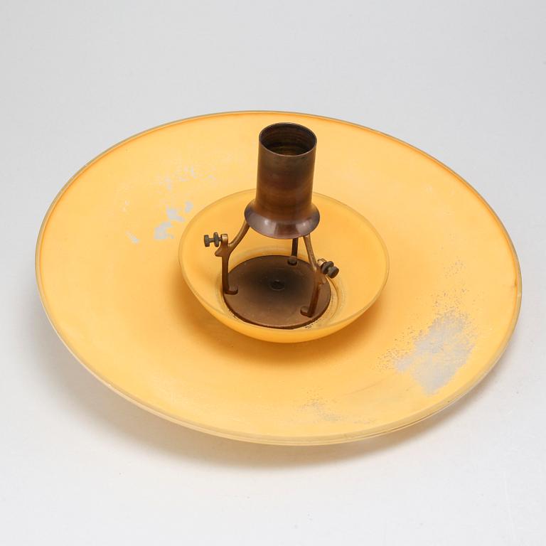 A 1930s PH-3 table lamp, designed by Poul Henningsen.
