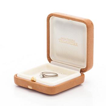 A. Tillander, sormus, 18K kultaa ja briljanttihiottu timantti, Helsinki 1973.