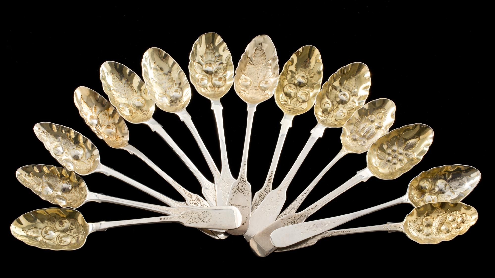 TESKEDAR, 14 snarlika. Silver, London div mästare, flertalet 1700-tal. Ca 230g.
