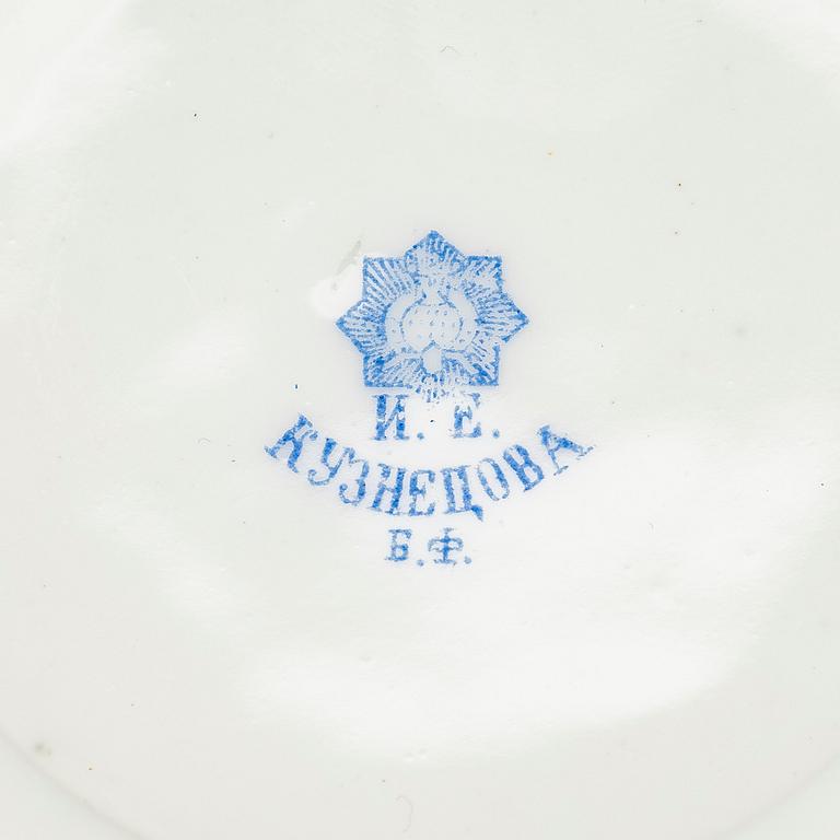 A 2-pcs set of porcelain cups with saucers, Kuznetsov and two plates, Gardner, various years 1880-1917.