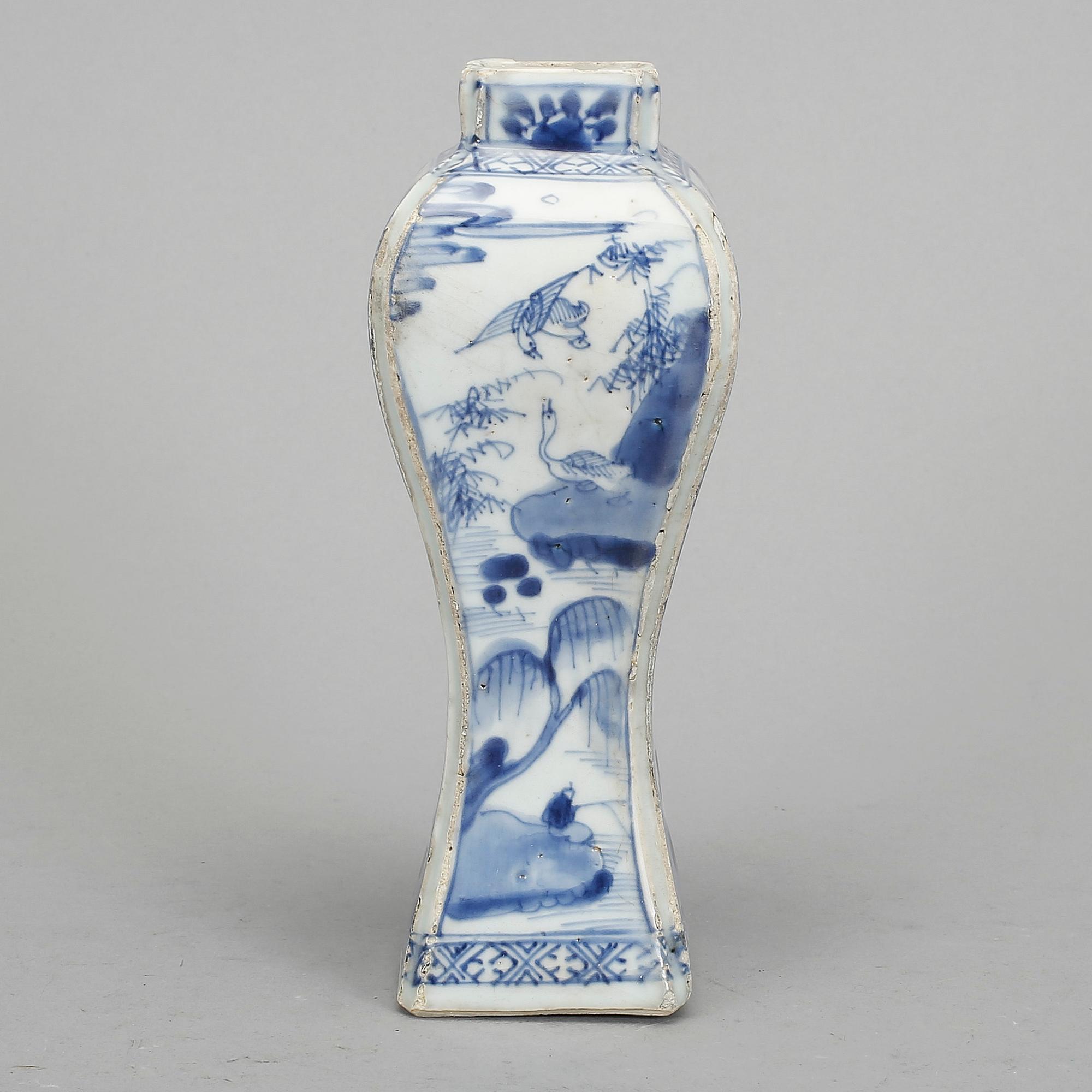 VAS, porslin, Kina. Kangxi 1662-1722.