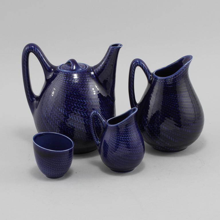 SERVIS, 4 delar, porslin, "Blå Eld", Hertha Bengtsson, Rörstrand, 1900-talets andra hälft.