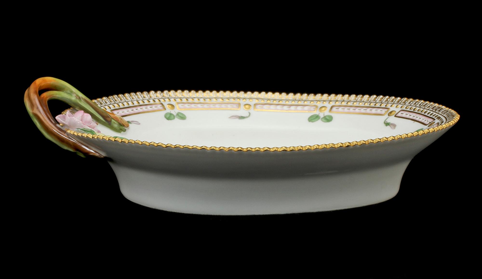 SALADIÈRE, porslin, Royal Copenhagen, "Flora Danica", 1900-tal.