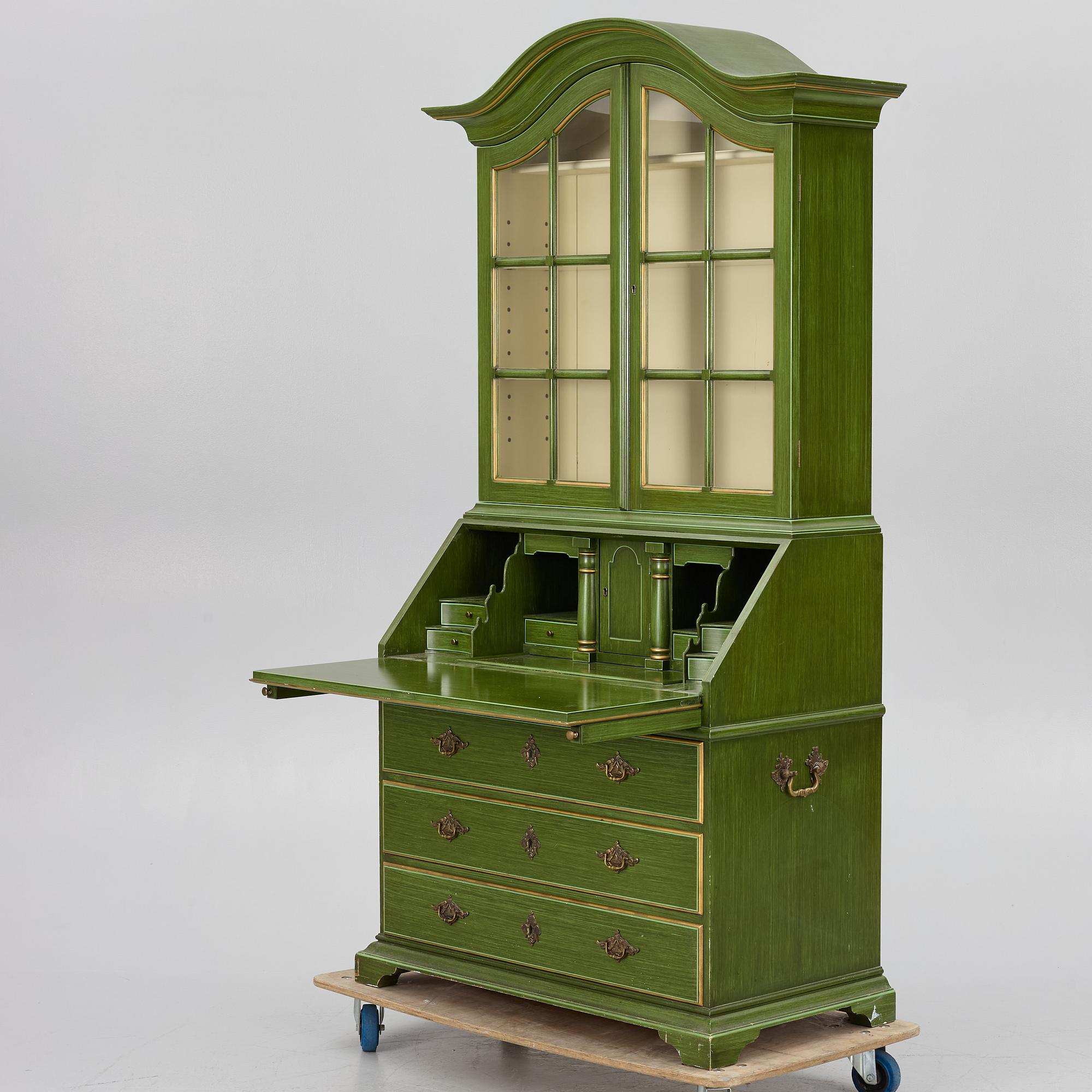 A Rococo style display cabinet, second half of the 20th Century.