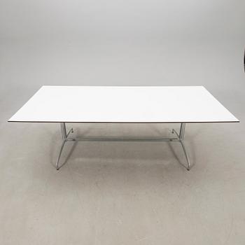 Pensi Design Studio, matbord, "Carma" för Akaba.