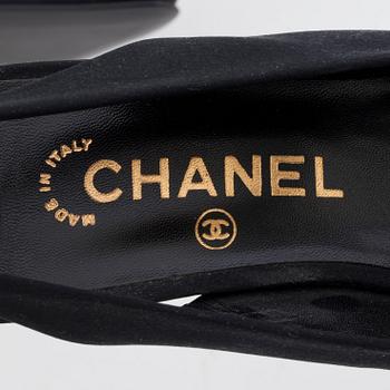 CHANEL, ett par slingbacks.