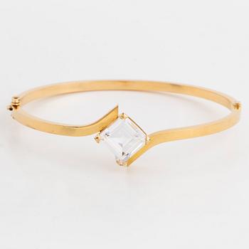 18K gold and synthetic white spinel bangle.