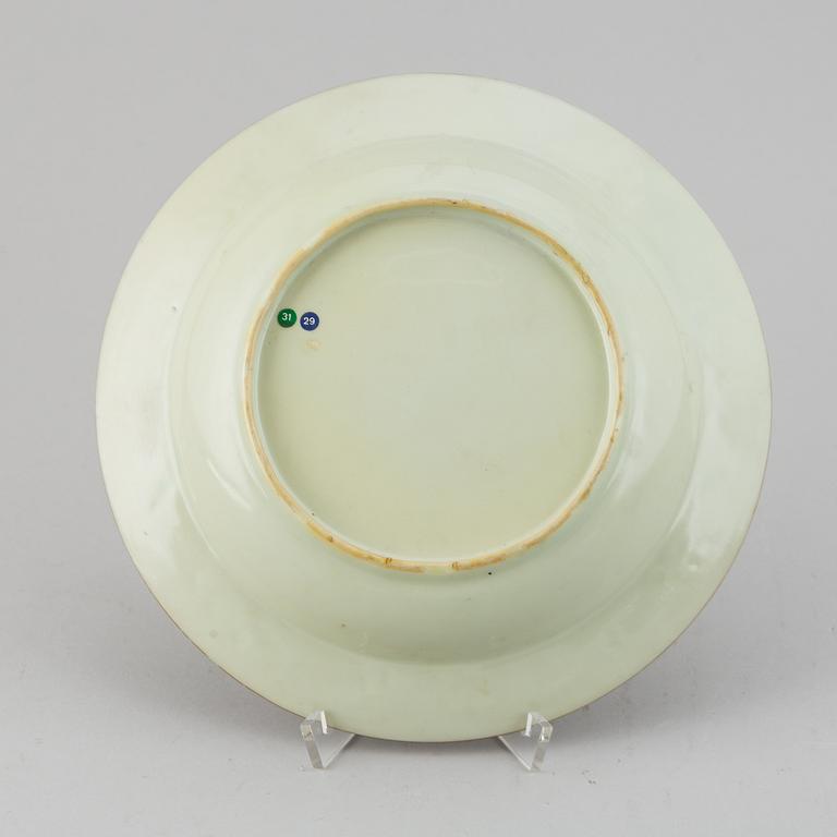 A Chinese armorial dish, Qing dynasty, Qianlong circa 1746.