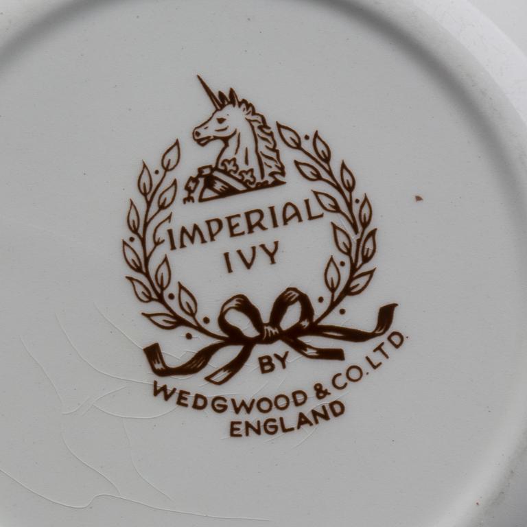 A 70 PIECES PORCELAIN SERVICE MODEL "Imperial Ivy", Wedgwood. England.