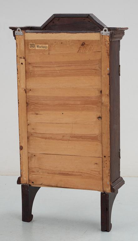 VÄGGSKÅP, barockstil, 1900-tal.
