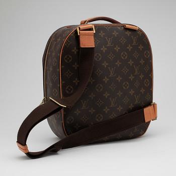 LOUIS VUITTON, a Monogram canvas messenger bag.