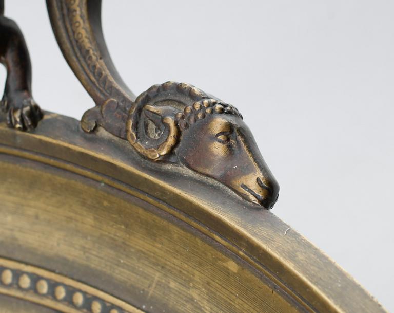 TAZZA, brons, signerad F Levillain.