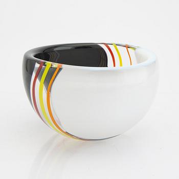 Erik Höglund, a signed dated and numbered glas bowl 1991 13/25.