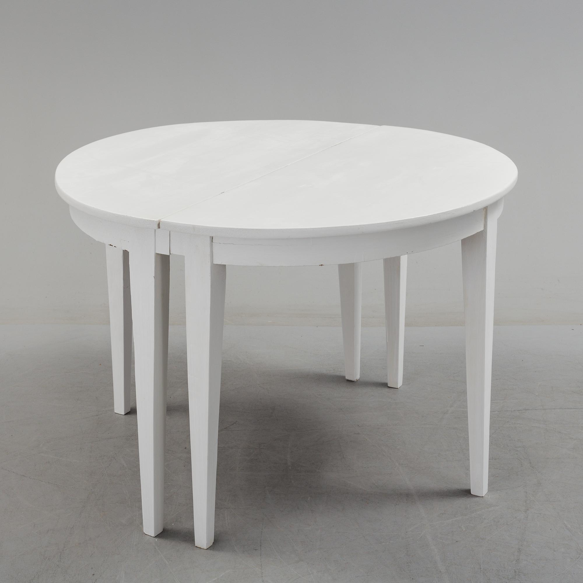 Dinnertable, 19th century.