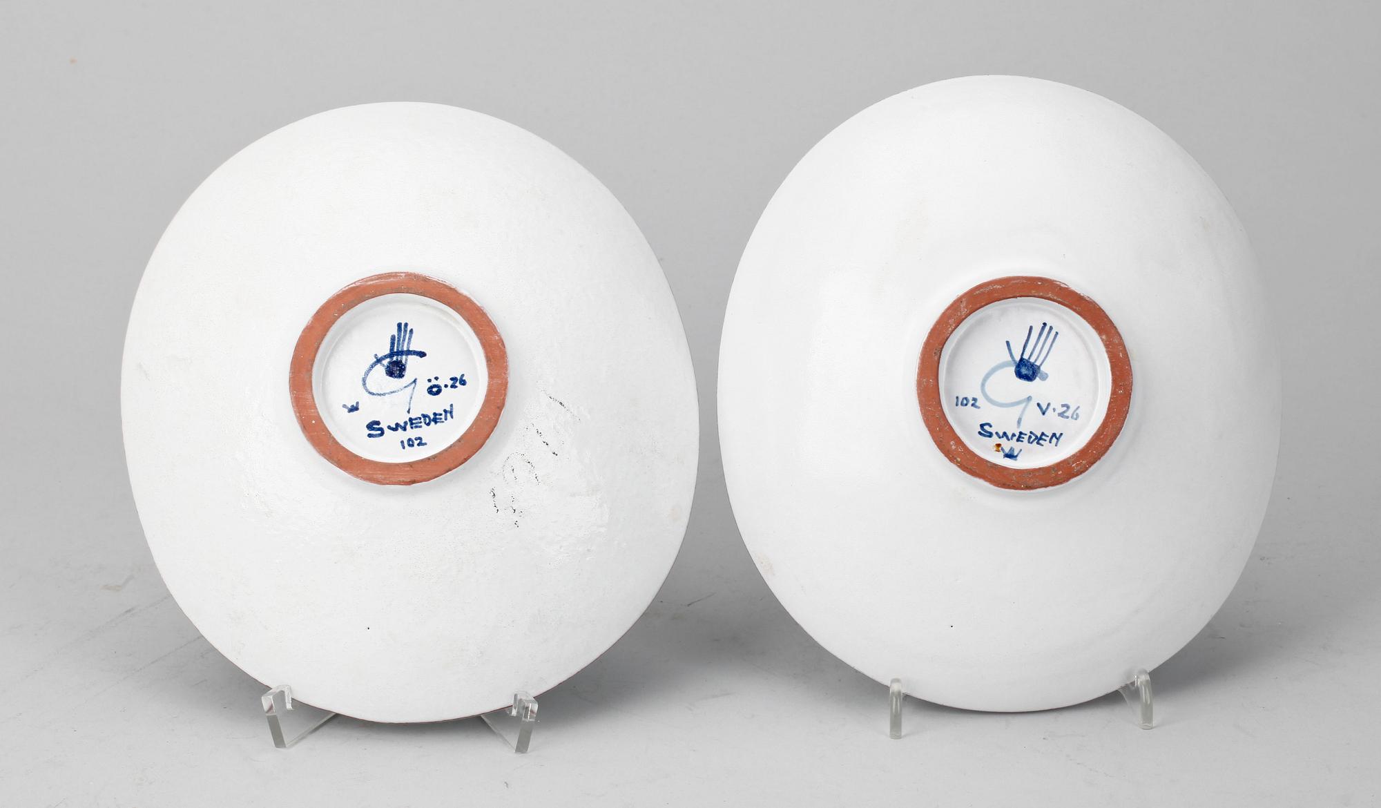 FAT, 2 st, fajans, Stig Lindberg, målare Karin Gustavsson, Gustavsberg, sent 1940-tal.