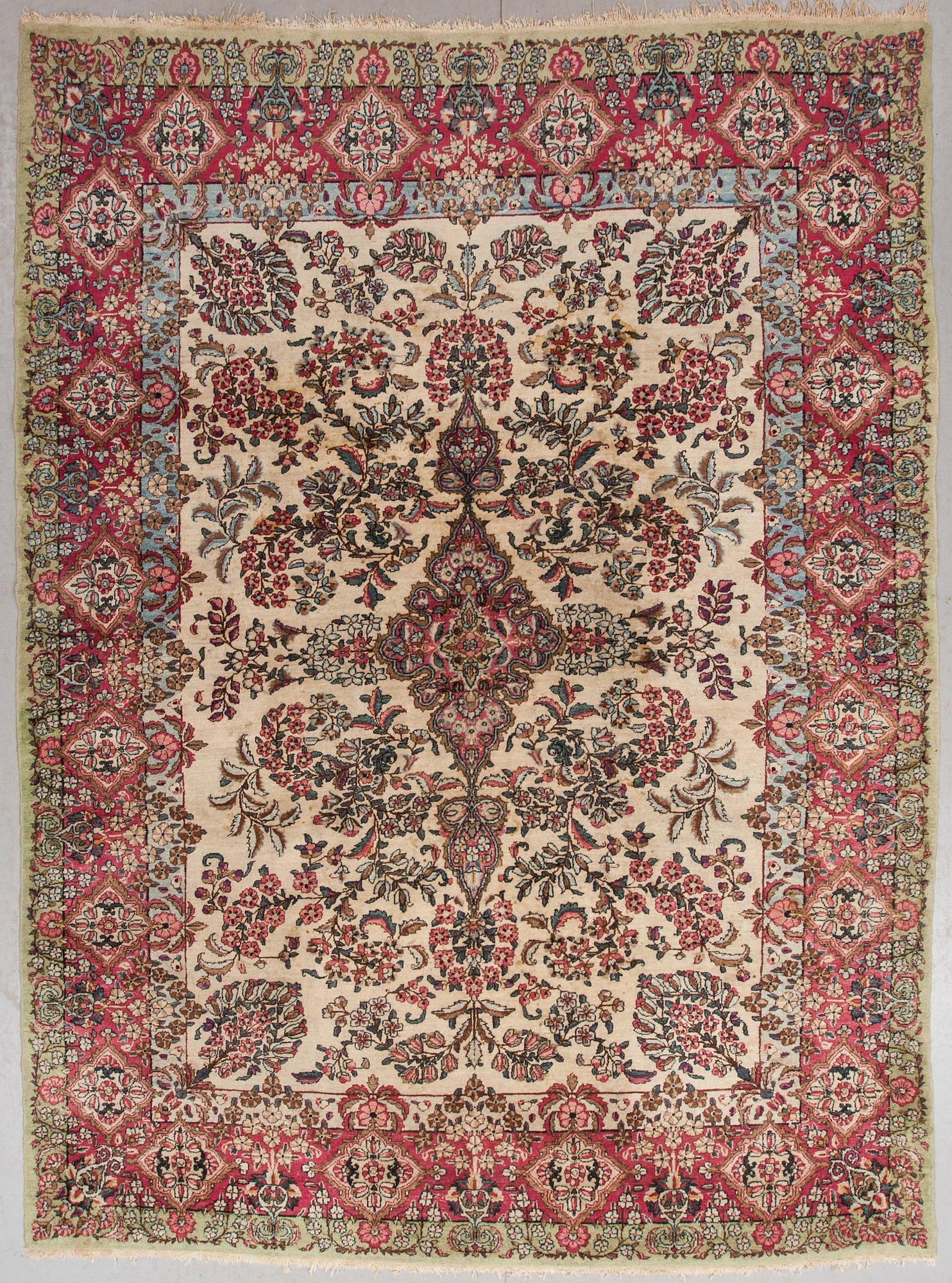MATTA, semiantik, Kirman laver, ca 293 x 216 cm.