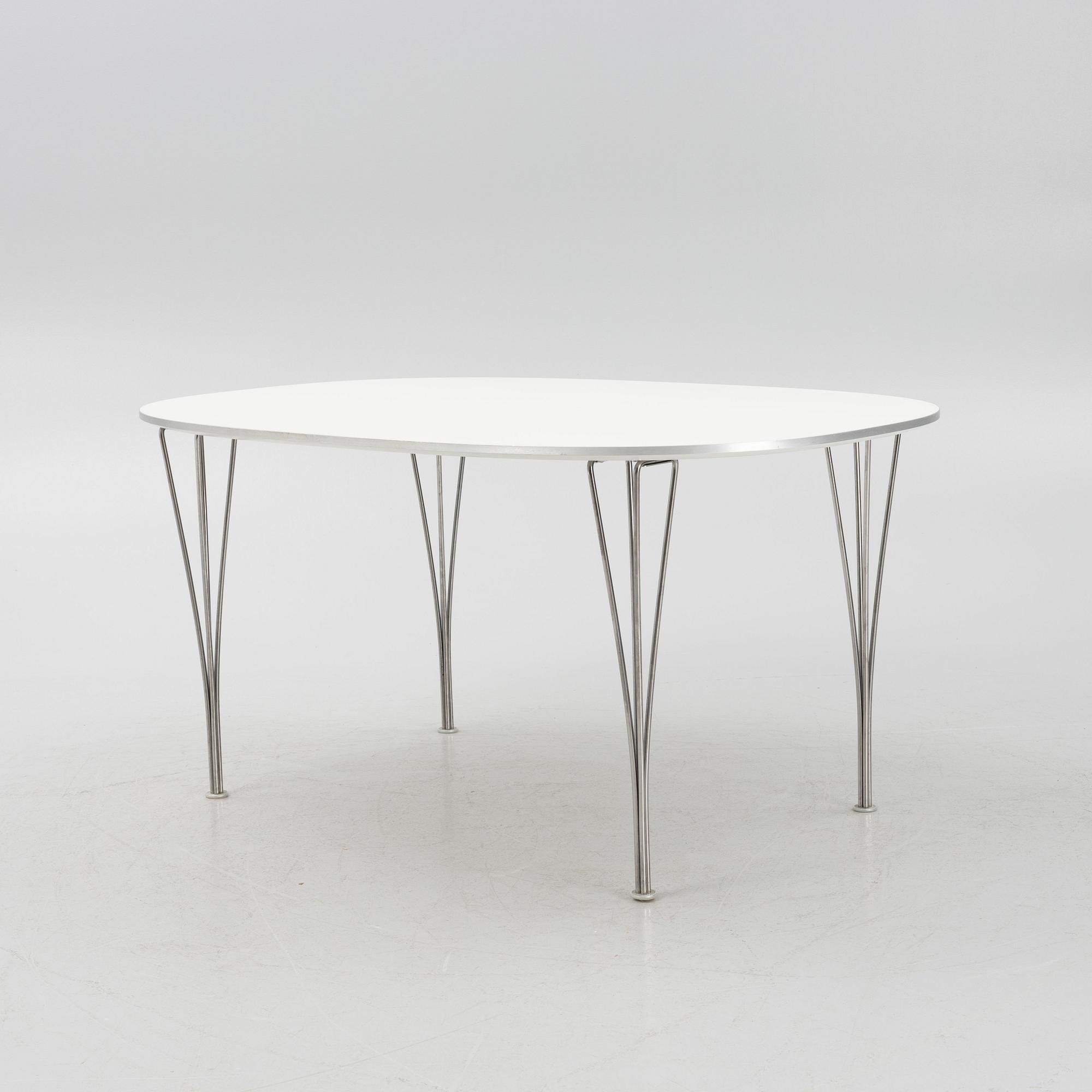 Bruno Mathsson & Piet Hein, matbord, "Superellips", Fritz Hansen, Danmark, 2012.