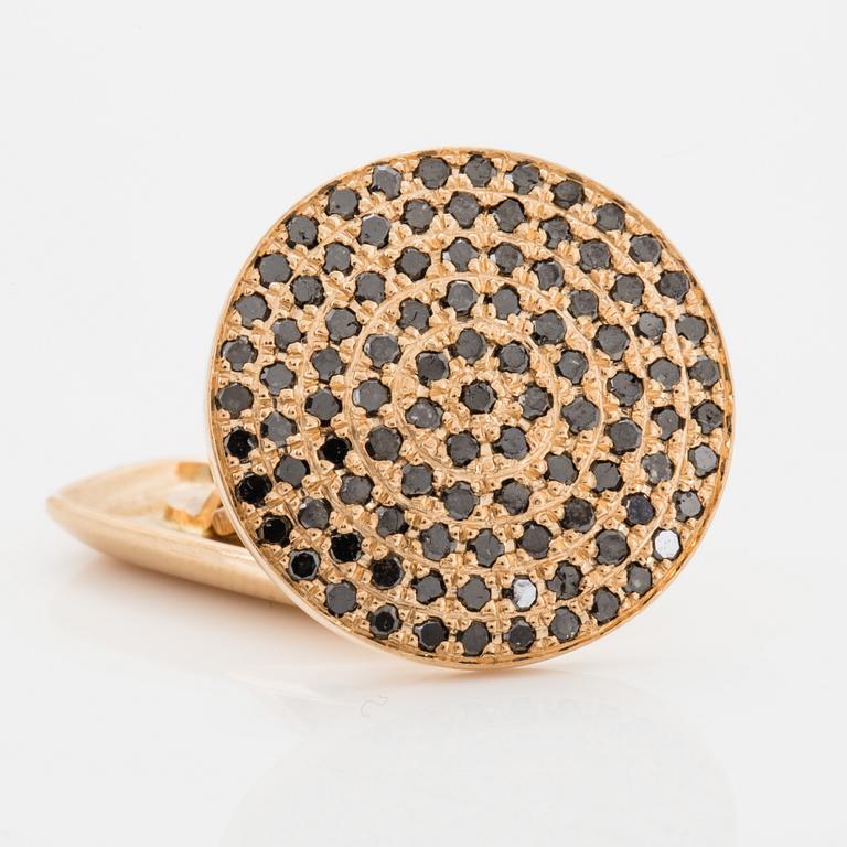 18K gold and black diamond cufflinks.
