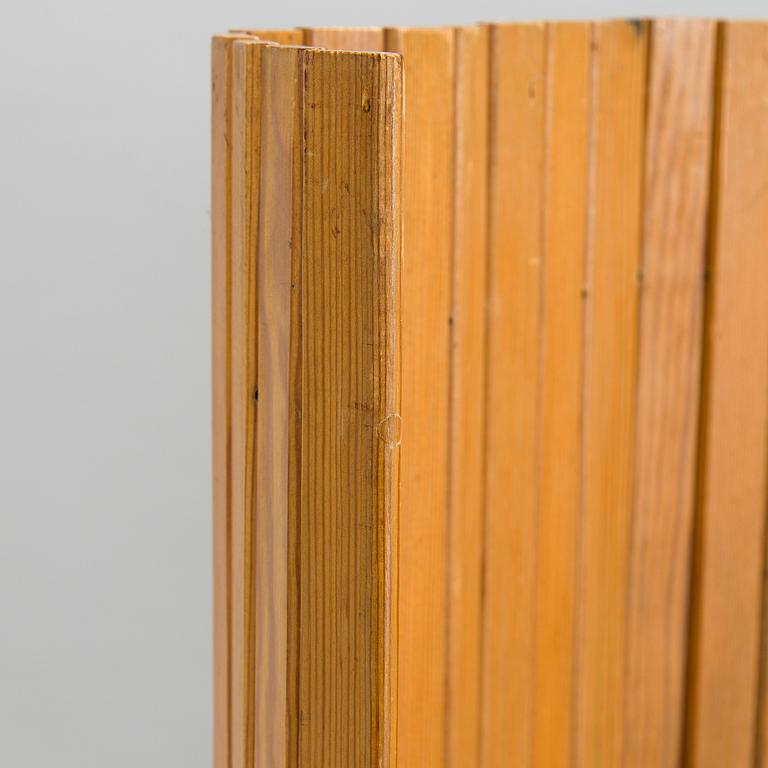 Alvar Aalto, a late 20th century '100' folding screen for O.Y. Huonekalu- ja Rakennustyötehdas A.B.