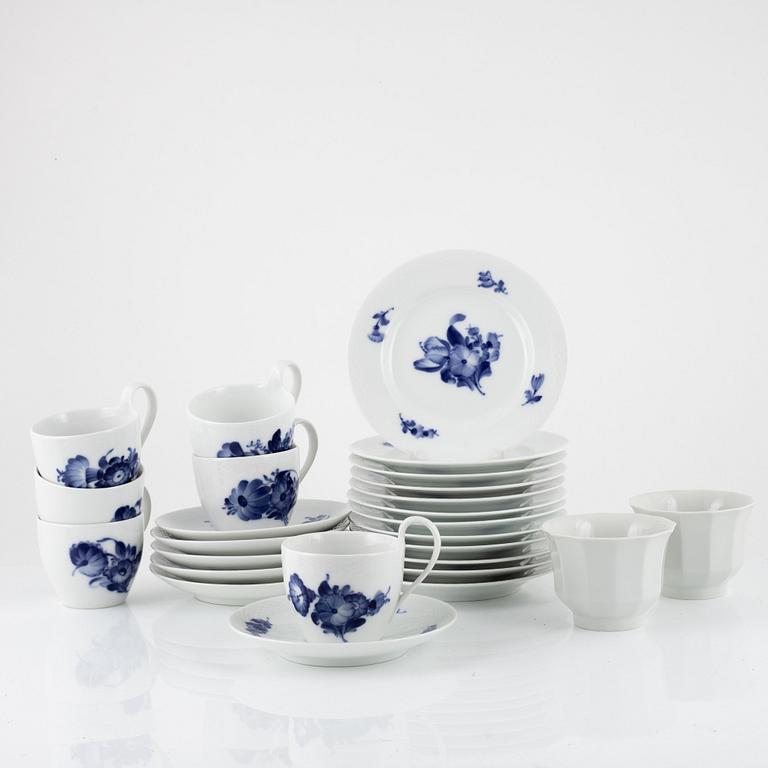 20 pieces of a porcelain 'Blue flower' service, Royal Copenhagen, Denmark.