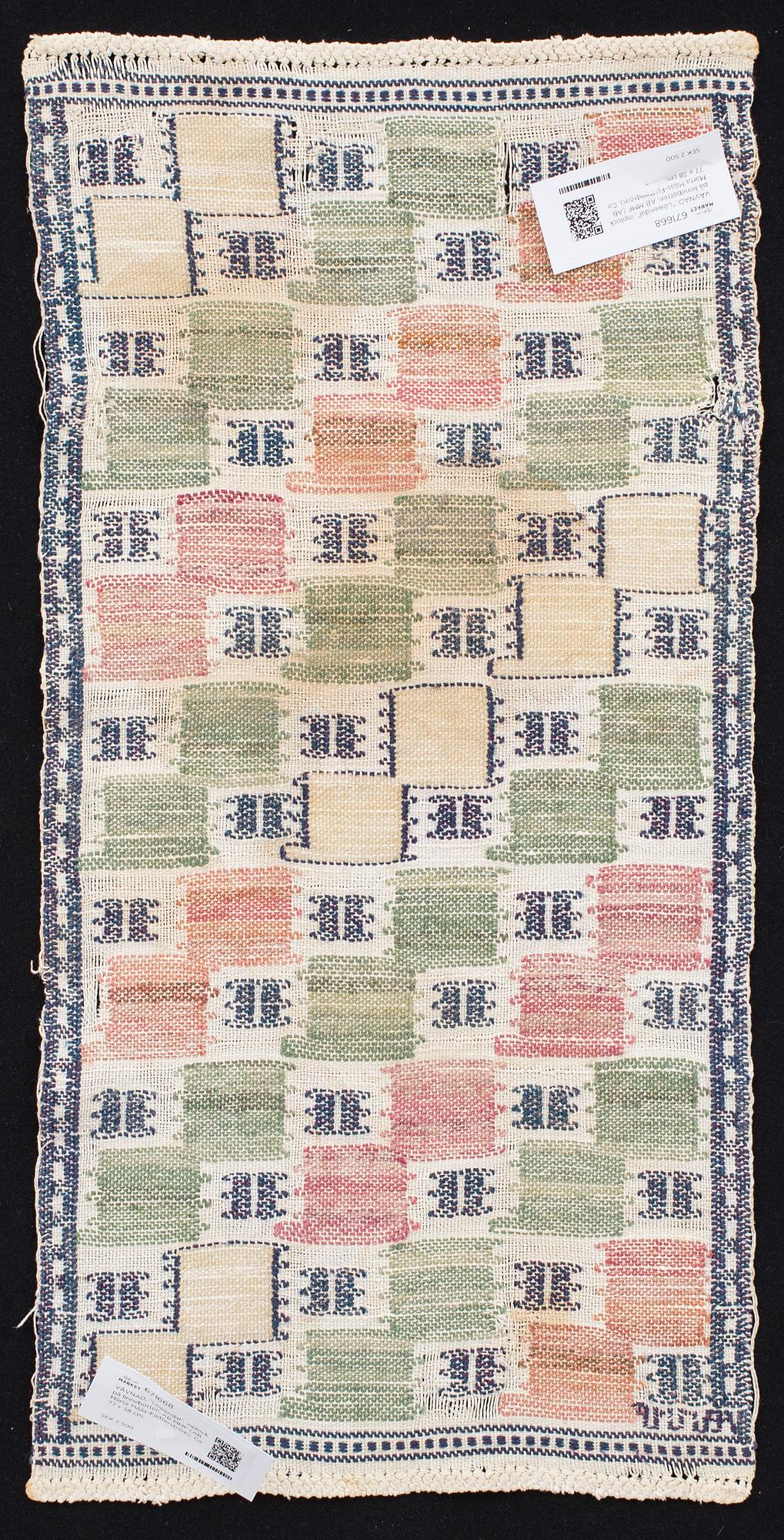 VÄVNAD, "Löwendal", inplock på linnebotten, AB MMF (AB Märta Måås-Fjetterström). Ca 77 x 38 cm.
